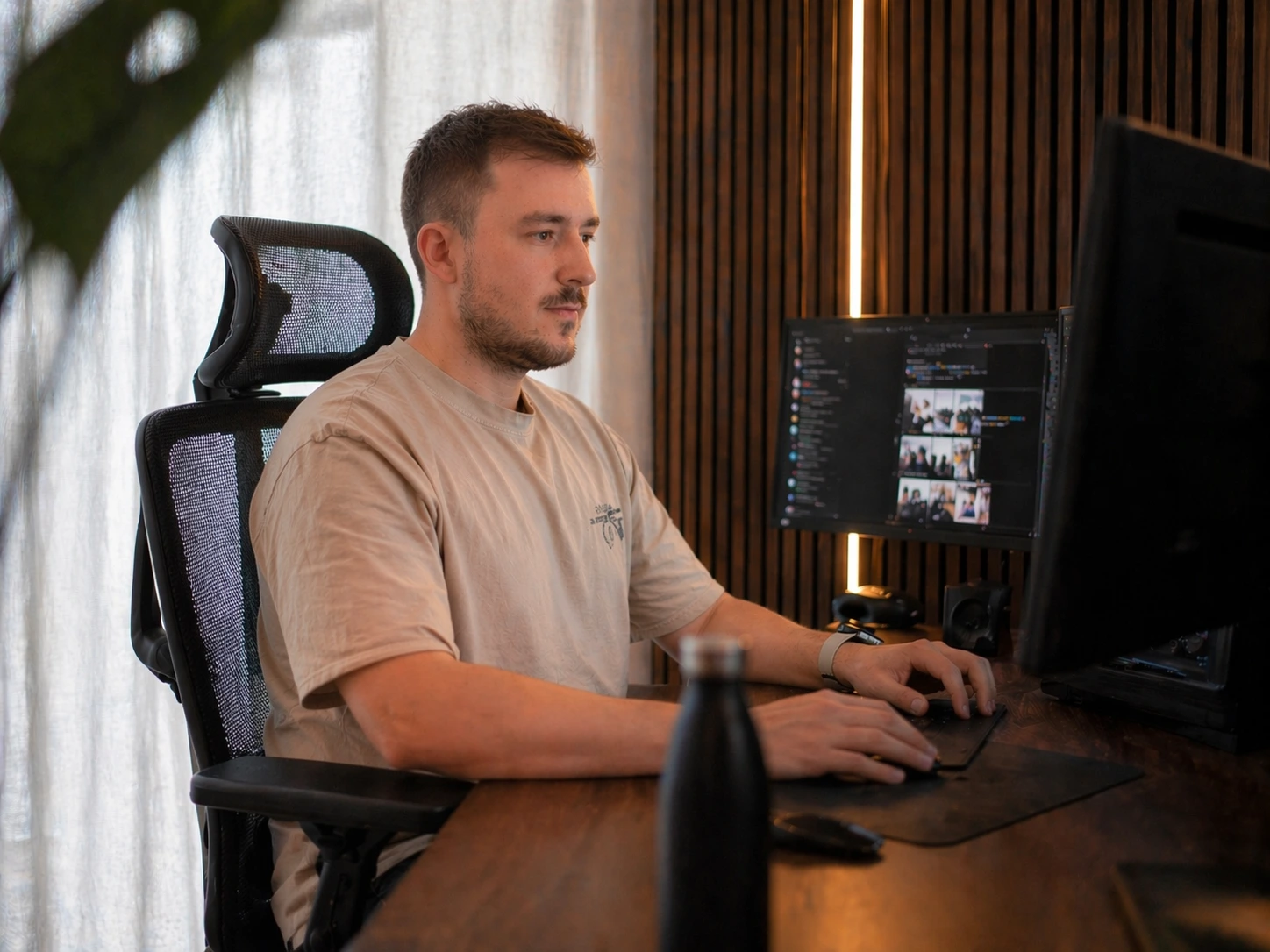 Nicolas Berens arbeitet an einer Website — MoJo One Web Studio Ulm